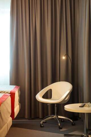 Отель Holiday Inn Vilnius Вильнюс Стандартный двухместный номер с 2 отдельными кроватями-2
