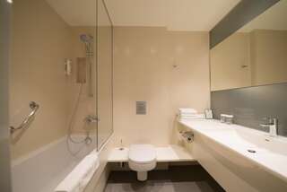 Отель Holiday Inn Vilnius Вильнюс Стандартный двухместный номер с 2 отдельными кроватями-3